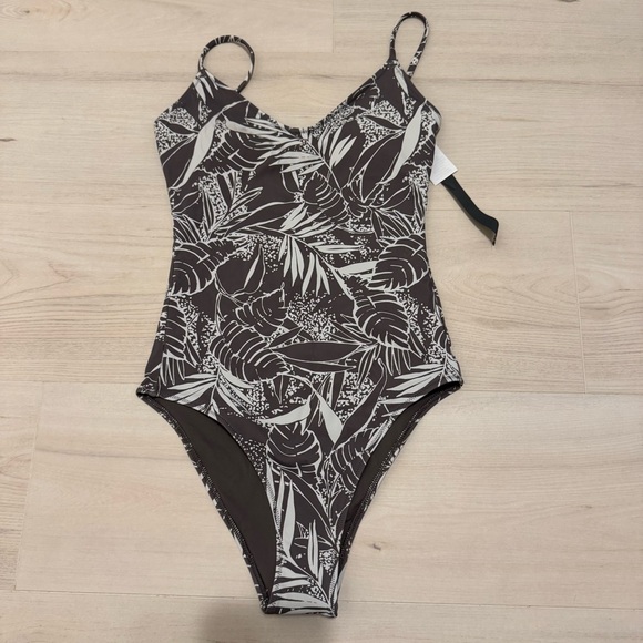 Vuori Other - Vuori Heat Wave One Piece New Without Tag